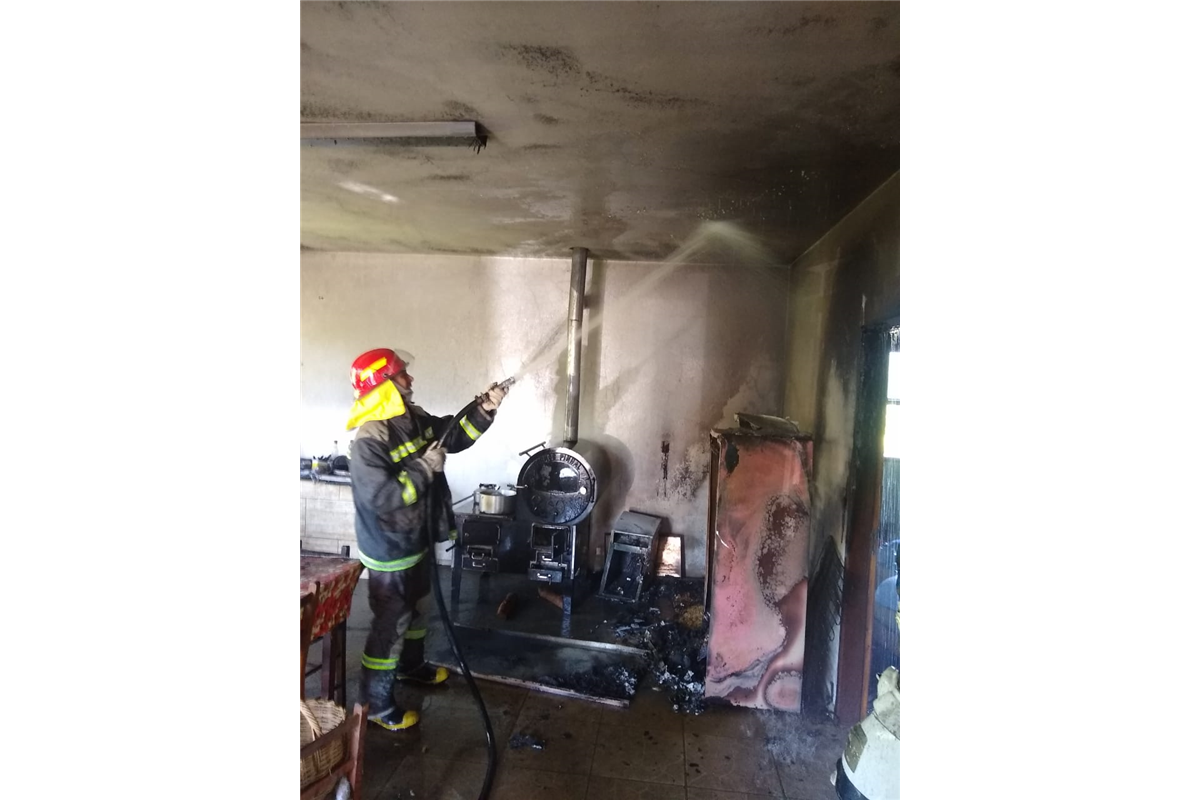 Bombeiros Voluntários de Faxinal atendem ocorrência de incêndio em Polêsine